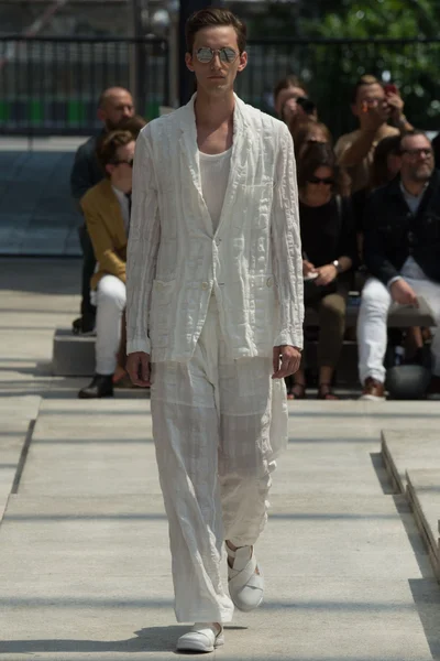 Look 1